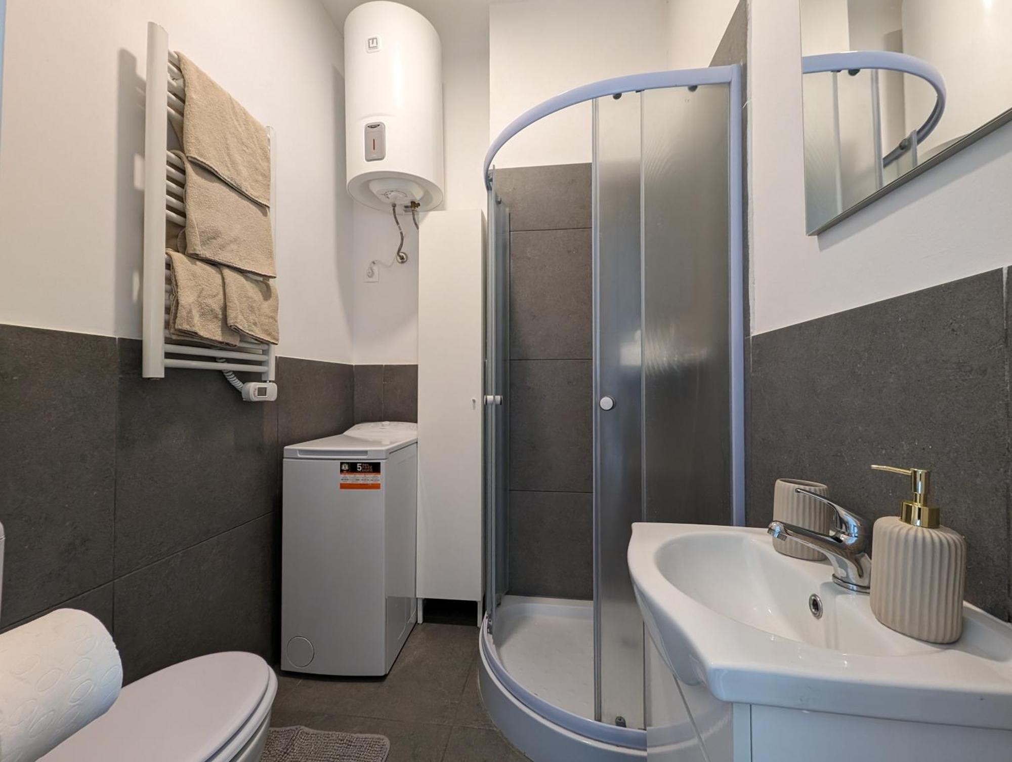 P & B Apartment リュブリャナ エクステリア 写真
